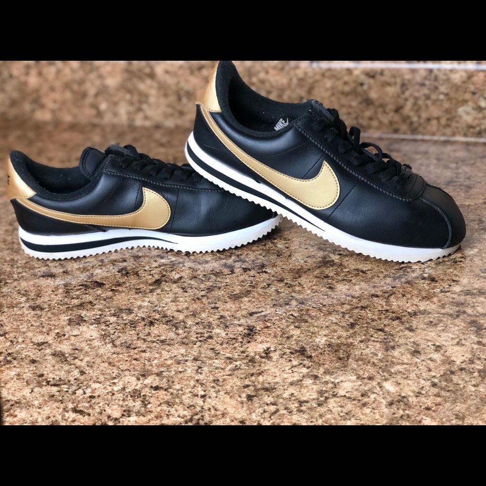 Women’s Nike Cortez Sneaker. Like New!